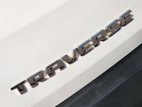 Used 2023 Chevrolet Traverse LT image 11