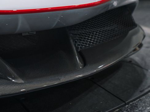 Used 2022 Ferrari SF90 Spider image 21