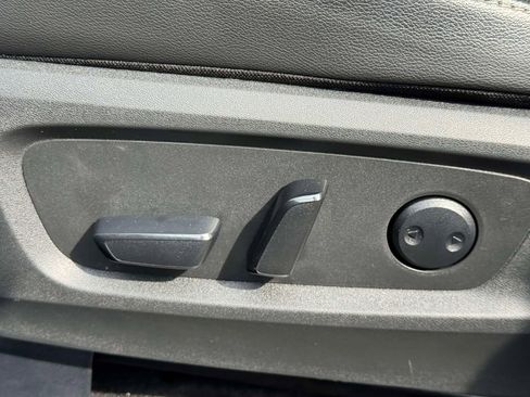 Used 2025 Nissan Pathfinder SL AWD/4WD image 17