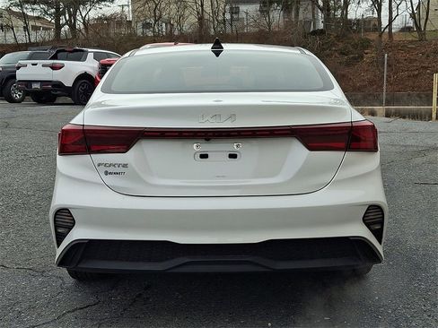Used 2022 Kia Forte LXS image 5