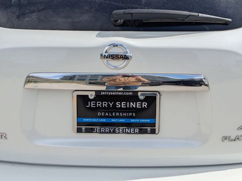 Used 2018 Nissan Pathfinder Platinum AWD/4WD image 13