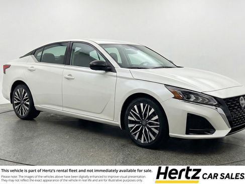 Used 2025 Nissan Altima 2.5 SV image 1