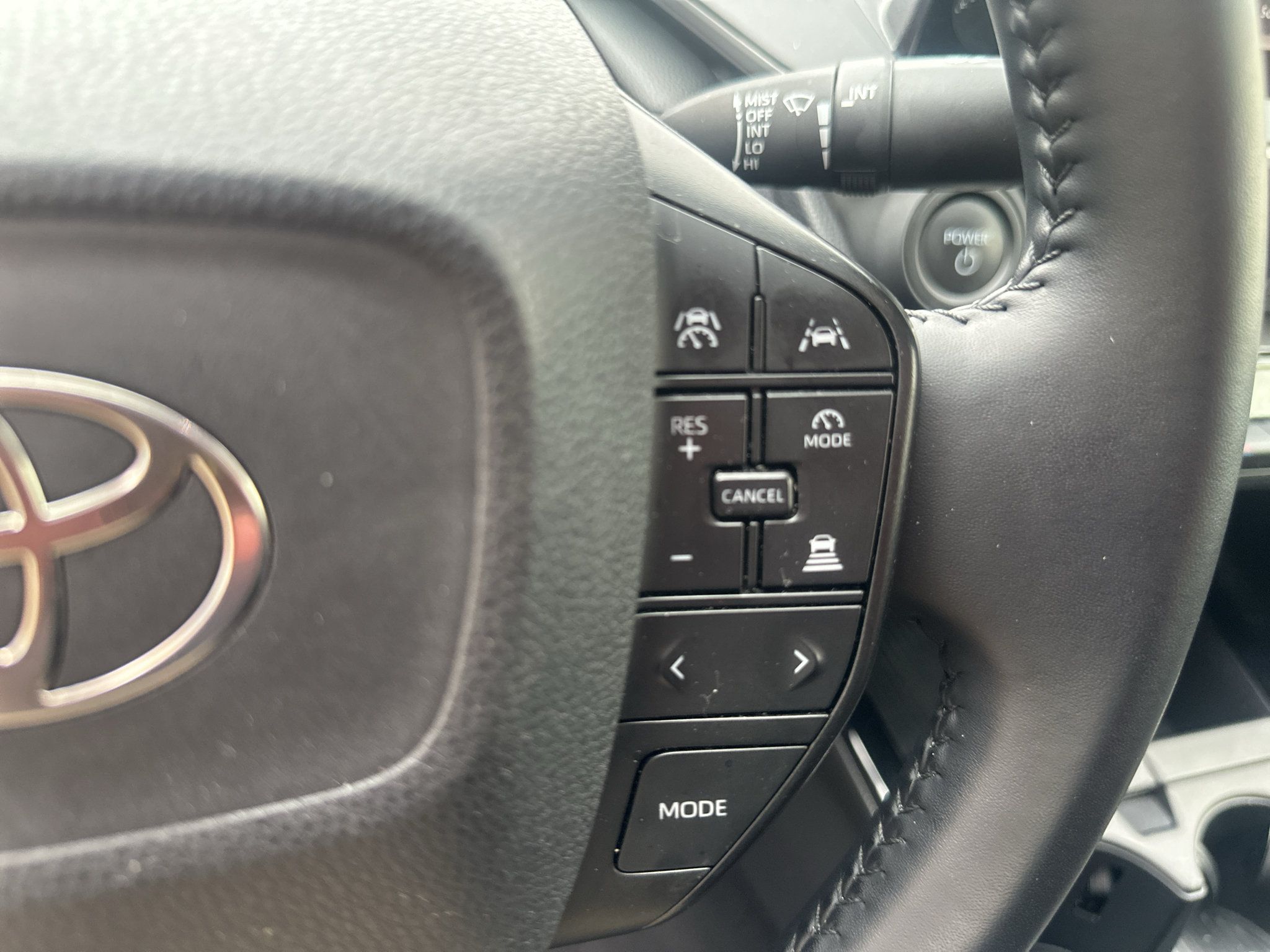 Used 2025 Toyota Prius LE FWD image 22
