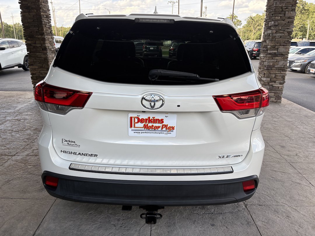 Used 2017 Toyota Highlander XLE AWD/4WD image 7