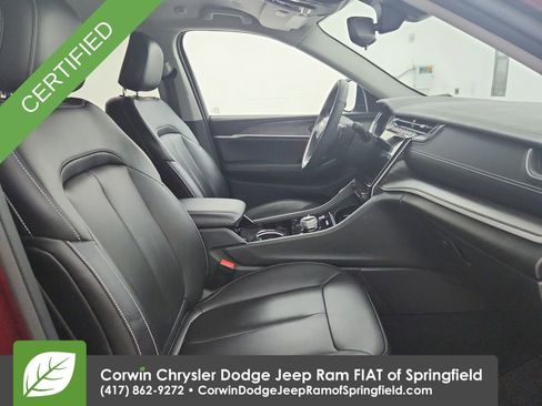 Used 2023 Jeep Grand Cherokee Limited w/ Black Appearance Package AWD/4WD image 31