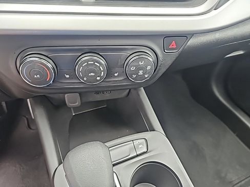 Used 2025 Chevrolet Trax RS w/ Sunroof Package image 18