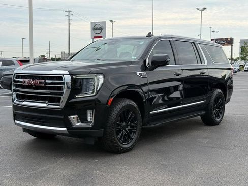 Used 2024 GMC Yukon XL SLT w/ SLT Luxury Package AWD/4WD image 8