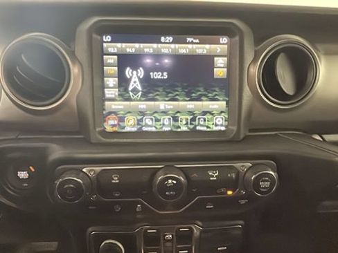 Used 2022 Jeep Wrangler Unlimited Sport AWD/4WD image 22