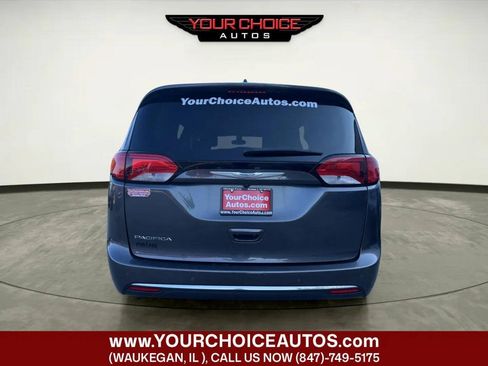 Used 2018 Chrysler Pacifica Touring-L Plus w/ Tire & Wheel Group FWD image 4
