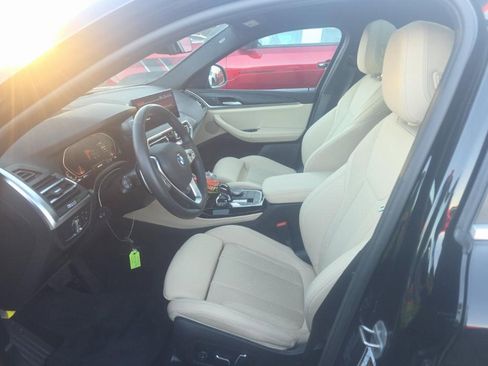 Used 2025 BMW X4 xDrive30i image 4