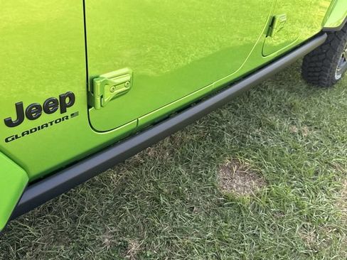 New 2026 Jeep Gladiator Sport AWD/4WD image 18