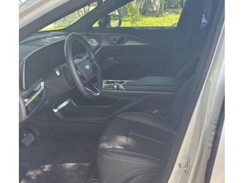 Used 2024 Cadillac Lyriq Tech AWD/4WD image 5