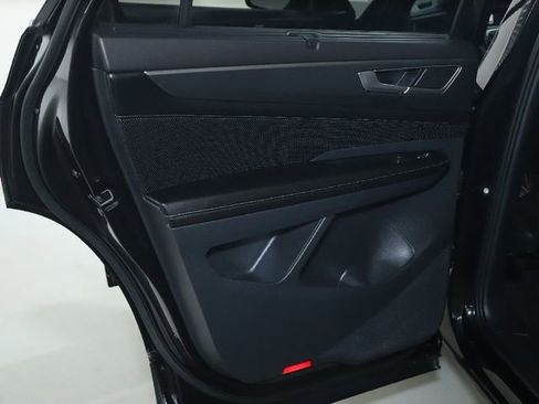 Used 2024 Volkswagen Atlas Cross Sport SE w/ Panoramic Sunroof Package image 13