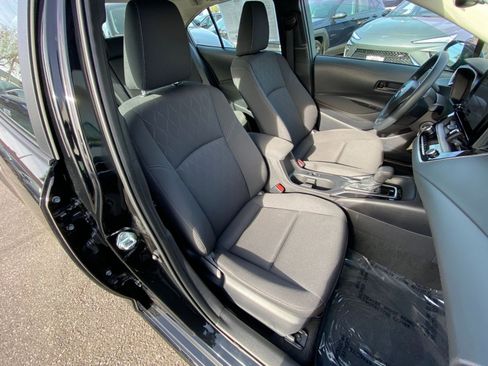 Used 2025 Toyota Corolla LE image 36