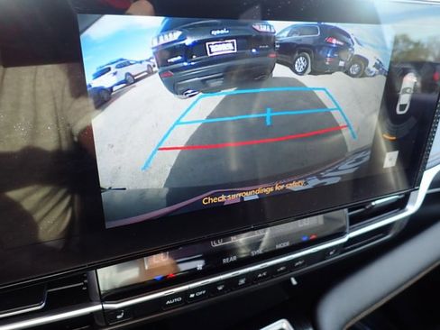 Used 2025 Toyota Sienna XLE Woodland Edition image 23