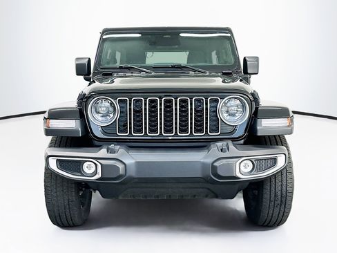 Used 2025 Jeep Wrangler Unlimited Sahara w/ Safety Group AWD/4WD image 2
