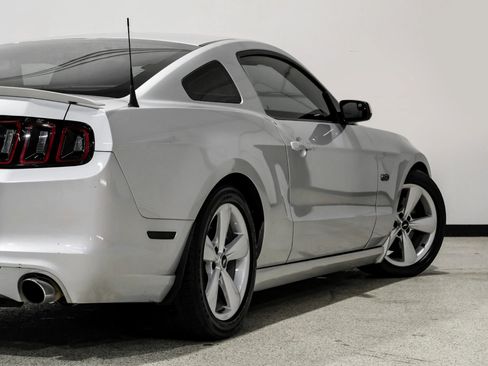 Used 2013 Ford Mustang GT Premium w/ Comfort Pkg RWD image 13