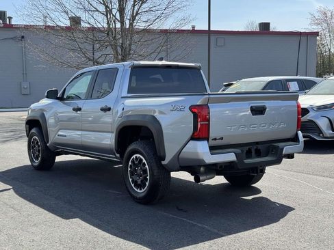 Used 2025 Toyota Tacoma TRD Off-Road AWD/4WD image 23