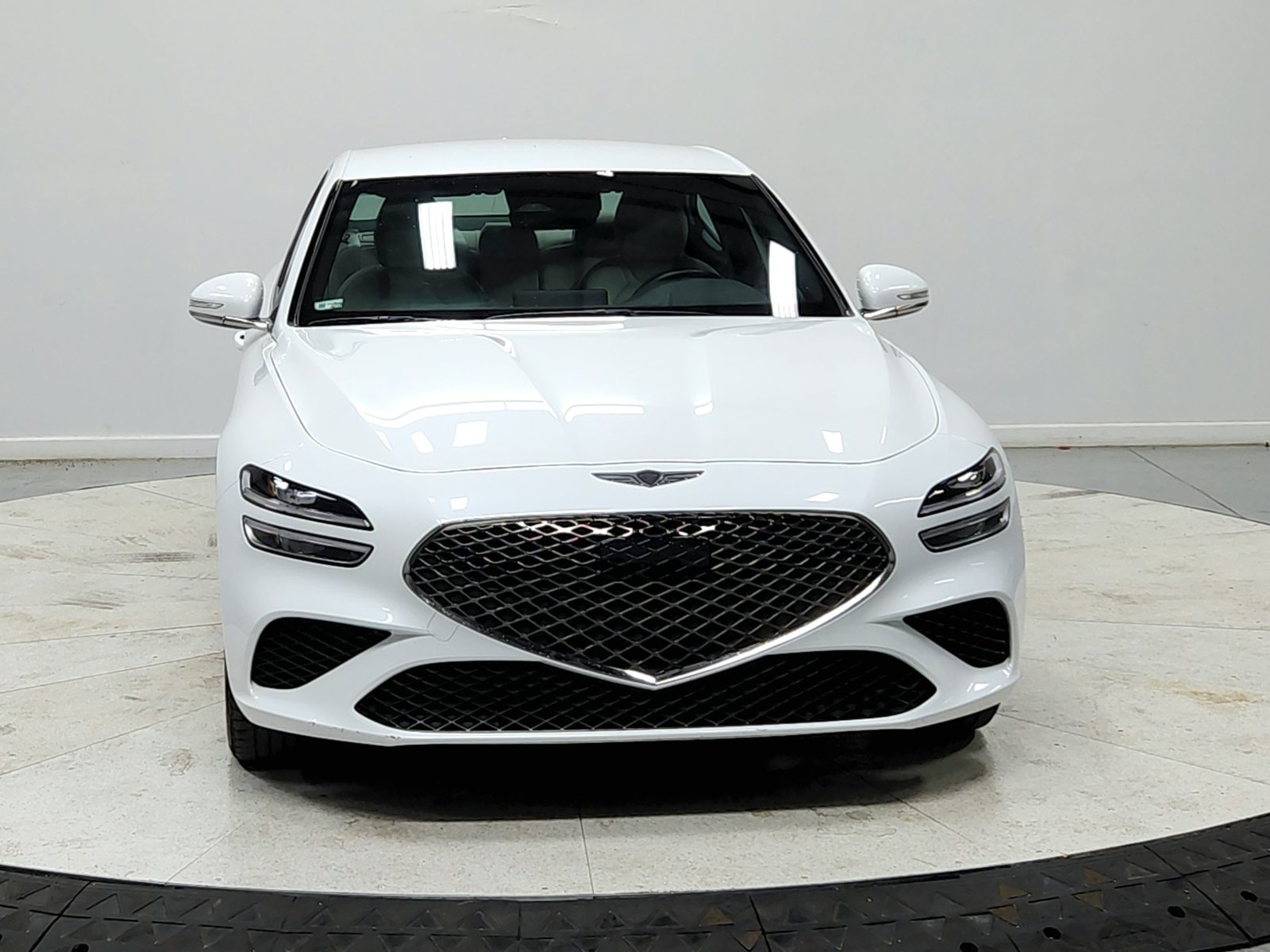 Used 2025 Genesis G70 2.5T RWD image 3