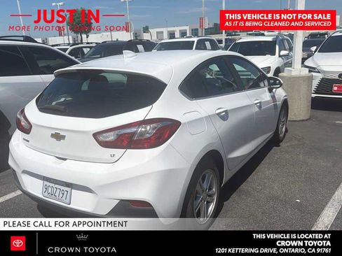 Used 2017 Chevrolet Cruze LT FWD image 2
