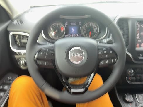 Used 2023 Jeep Cherokee Altitude Lux AWD/4WD image 16