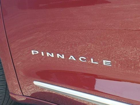 Used 2023 Chrysler Pacifica Pinnacle w/ Trailer Tow Group AWD/4WD image 7