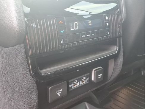 Used 2024 Jeep Wagoneer Series II w/ Premium Group I AWD/4WD image 21