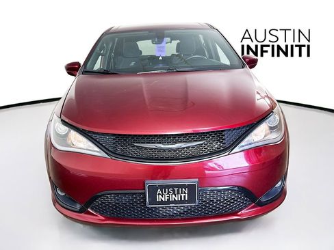 Used 2020 Chrysler Pacifica Touring w/ S Appearance Package image 2