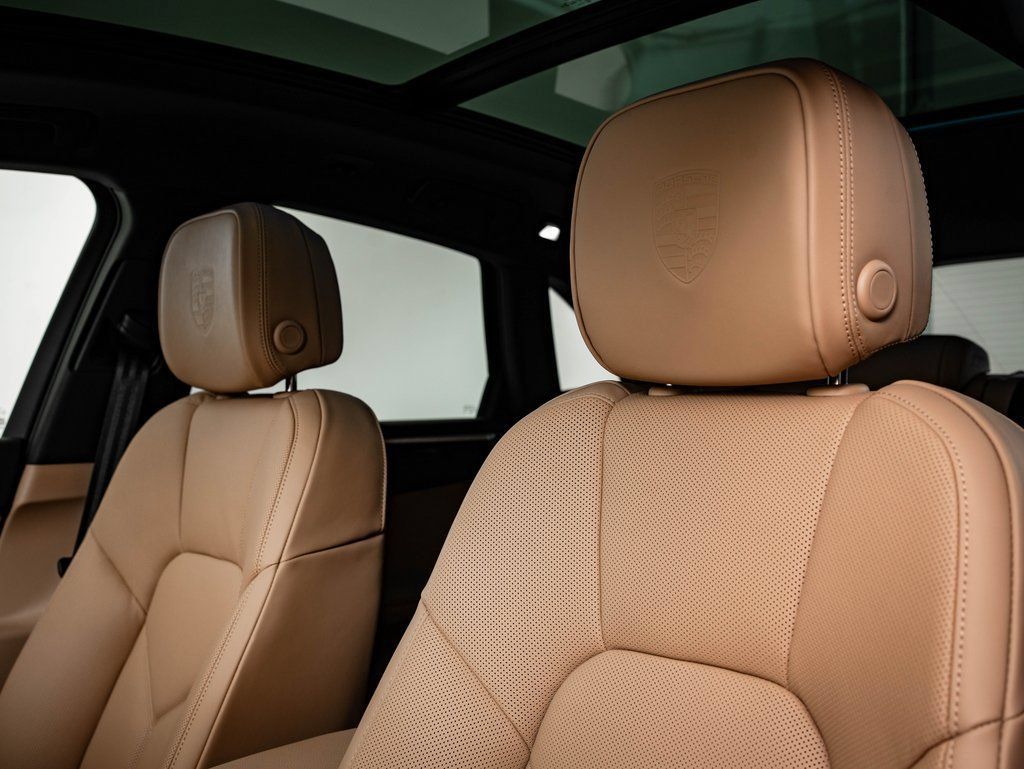 Certified 2026 Porsche Macan AWD/4WD image 26