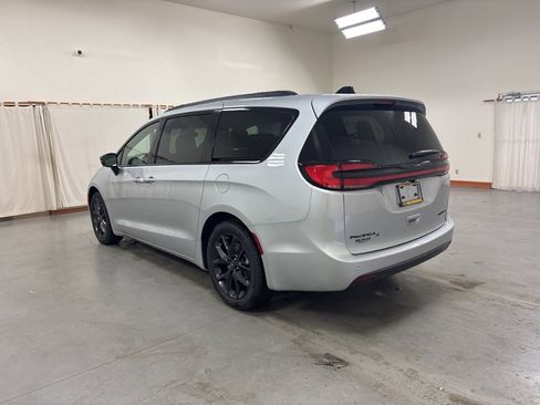 New 2026 Chrysler Pacifica Limited w/ S Appearance Package image 6