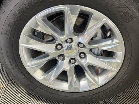 Used 2021 Chevrolet Silverado 1500 LTZ RWD image 14