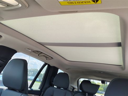 New 2026 Volvo XC90 B6 Plus w/ Protection Package Premier image 32