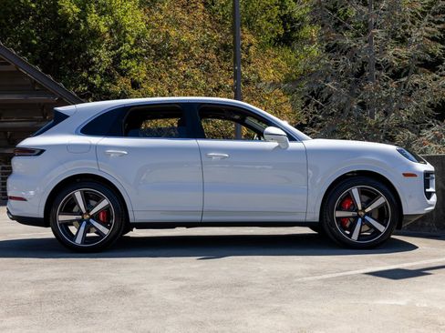 New 2025 Porsche Cayenne S image 12