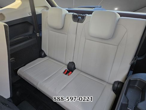 Used 2023 Volkswagen Tiguan SE image 11