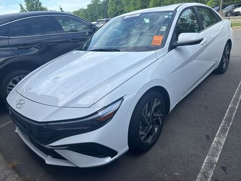 Certified 2025 Hyundai Elantra SEL FWD image 1