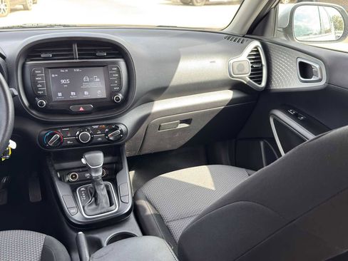 Used 2020 Kia Soul LX FWD image 25