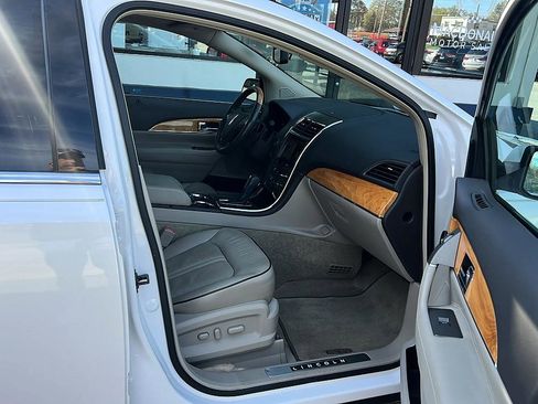 Used 2015 Lincoln MKX FWD w/ Equipment Group 102A image 39