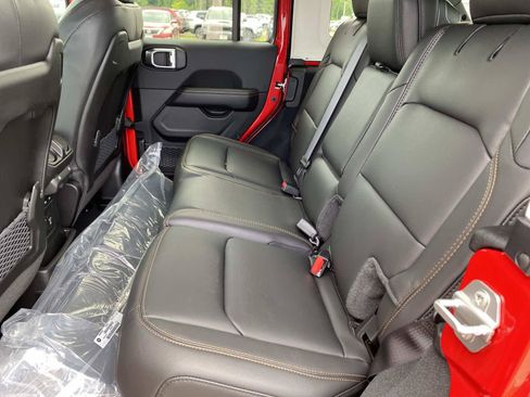 New 2026 Jeep Wrangler Unlimited Sahara w/ Whitecap Package AWD/4WD image 8