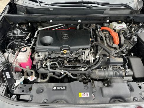 Certified 2021 Toyota RAV4 LE AWD/4WD image 28