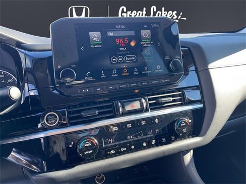 Used 2024 Nissan Pathfinder SL w/ Lighting Package (N92) image 11