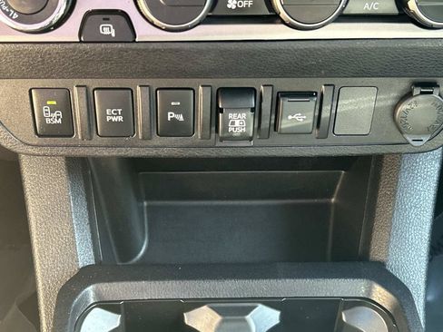 Used 2023 Toyota Tacoma SR5 AWD/4WD image 37