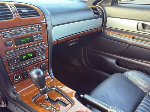 Used 2005 Ford Thunderbird image 19