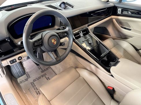 Certified 2025 Porsche Panamera 4 image 4