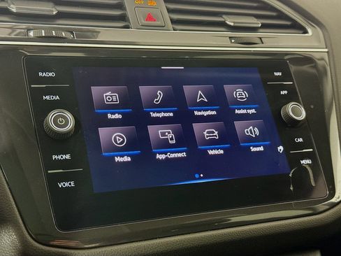 Used 2021 Volkswagen Tiguan SEL AWD/4WD image 16
