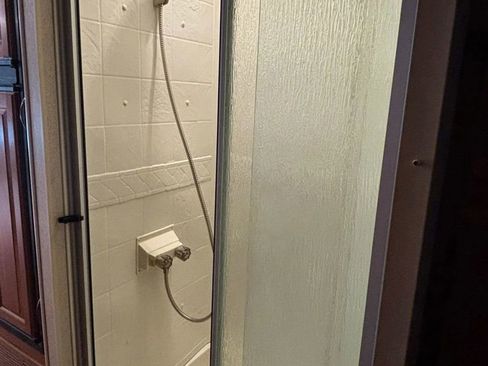 Used 2016 Ford E-450 and Econoline 450 Super Duty w/ Motorhome Prep Package image 26