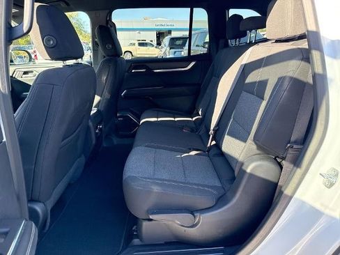 Used 2025 GMC Acadia Elevation image 25