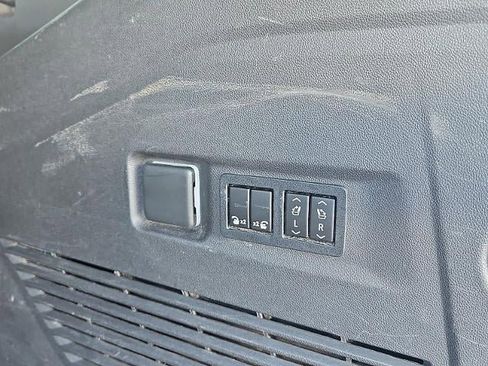 Used 2021 Chevrolet Suburban High Country image 13