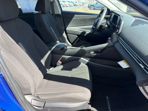 Used 2025 Hyundai Elantra Blue FWD image 12