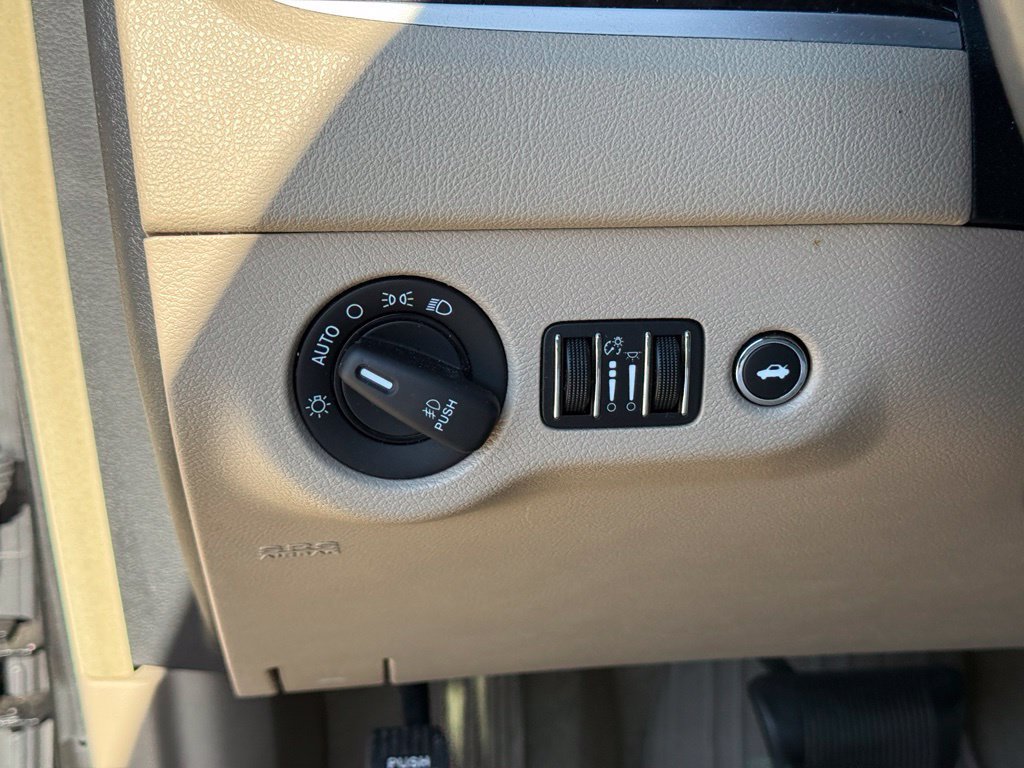 Used 2014 Chrysler 300 w/ Driver Convenience Group RWD image 17