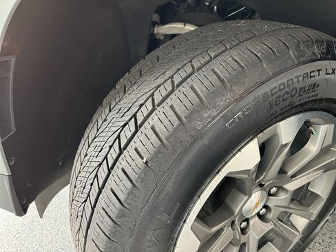 Used 2025 Chevrolet Suburban LT w/ Comfort Package image 34